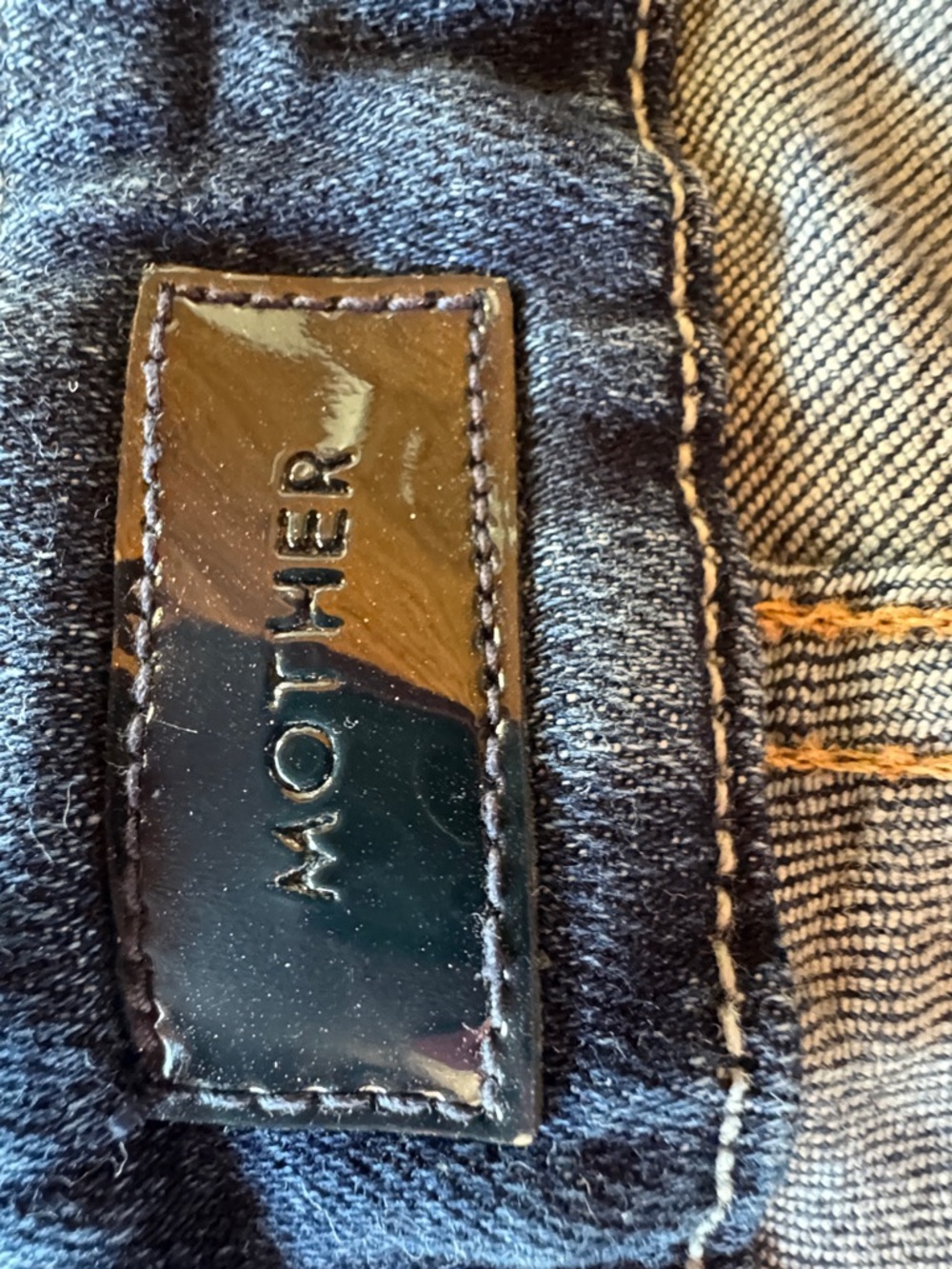 MOTHER Jeans. The Looker. Ankle Fray. - Picture 2 of 5